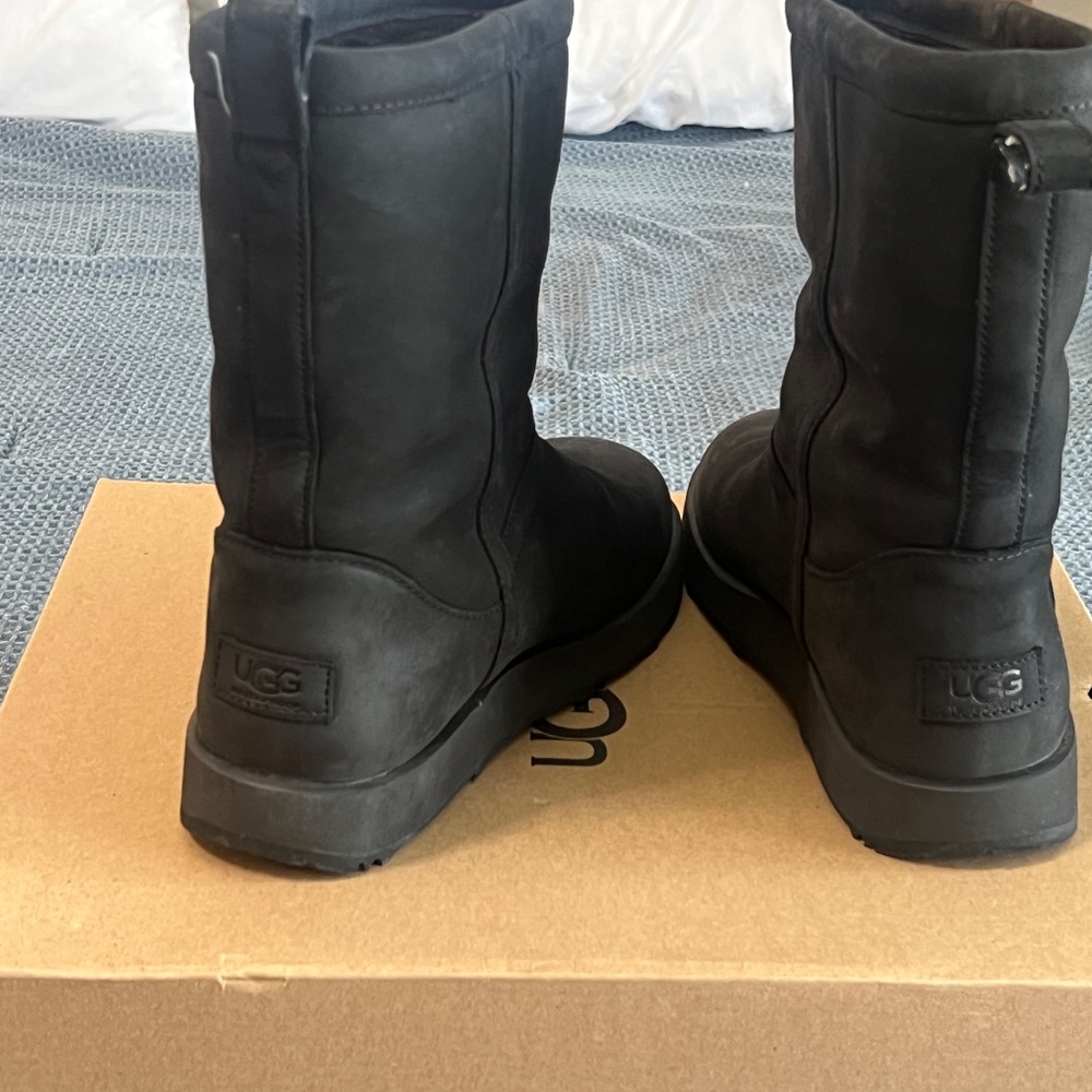 Ugg Classic Short Waterproof size 10 - Picture 2 of 7